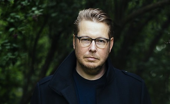 Porträtt på författaren Fredrik Backman